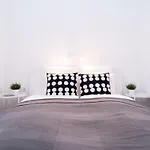 New Comfy Studio At Convenient Location