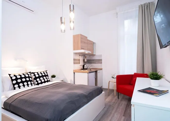 New Comfy Studio At Convenient Location
