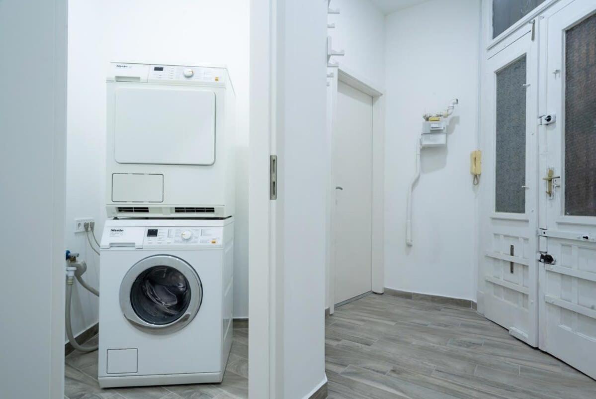 New Comfy At Convenient Location Apartment *