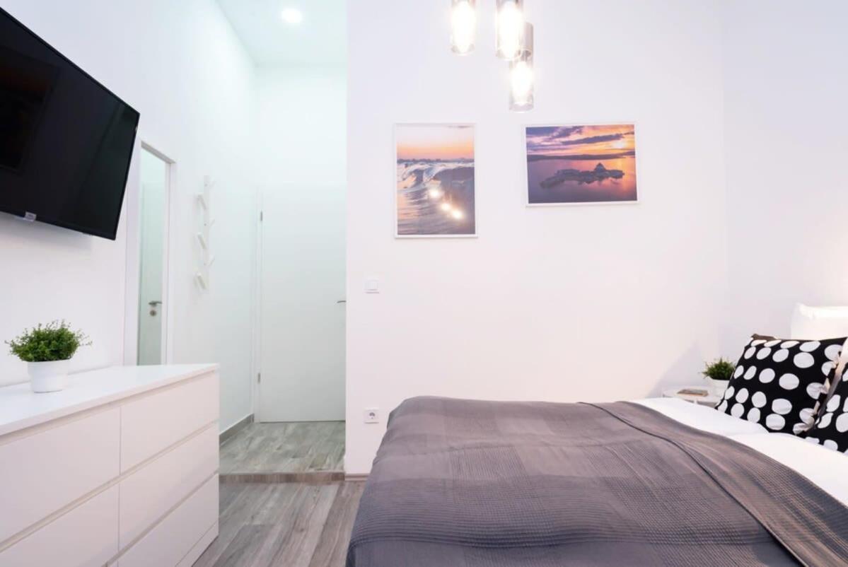 New Comfy At Convenient Location Apartment